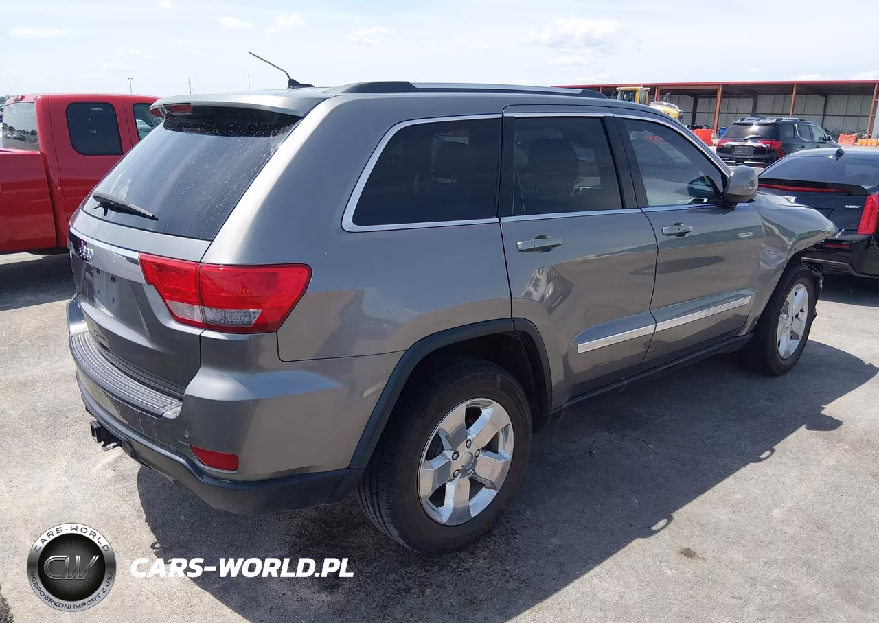 2013 Jeep Grand Cherokee Laredo VIN:1C4RJFAG9DC547839 - 4
