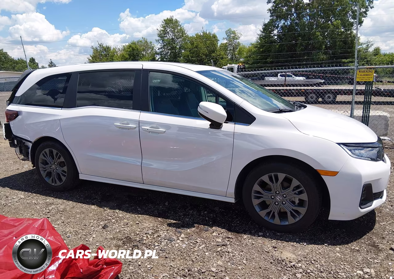 2026 Honda Odyssey Touring VIN:5FNRL6H82TB030053 - 14