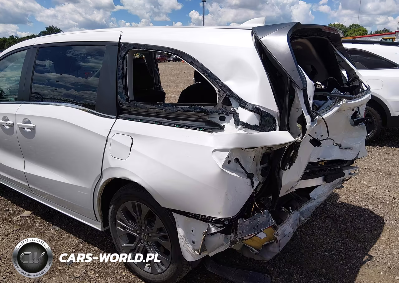 2026 Honda Odyssey Touring VIN:5FNRL6H82TB030053 - 18