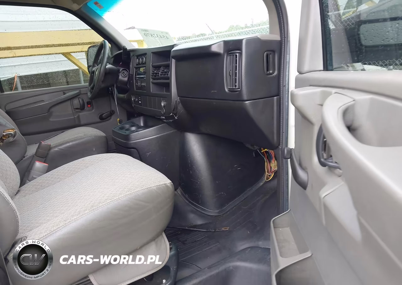 2011 Chevrolet Express 2500 Work Van VIN:1GCWGFCA8B1174828 - 5