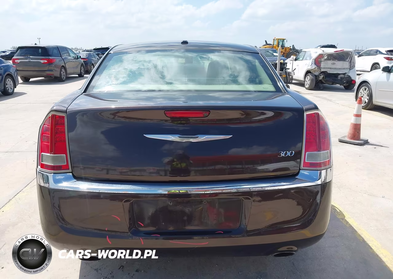 2012 Chrysler 300 VIN:2C3CCAAG4CH165706 - 17