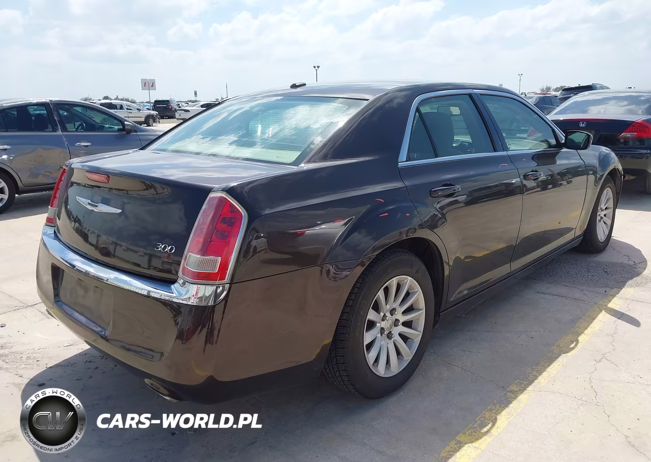 2012 Chrysler 300 VIN:2C3CCAAG4CH165706 - 4
