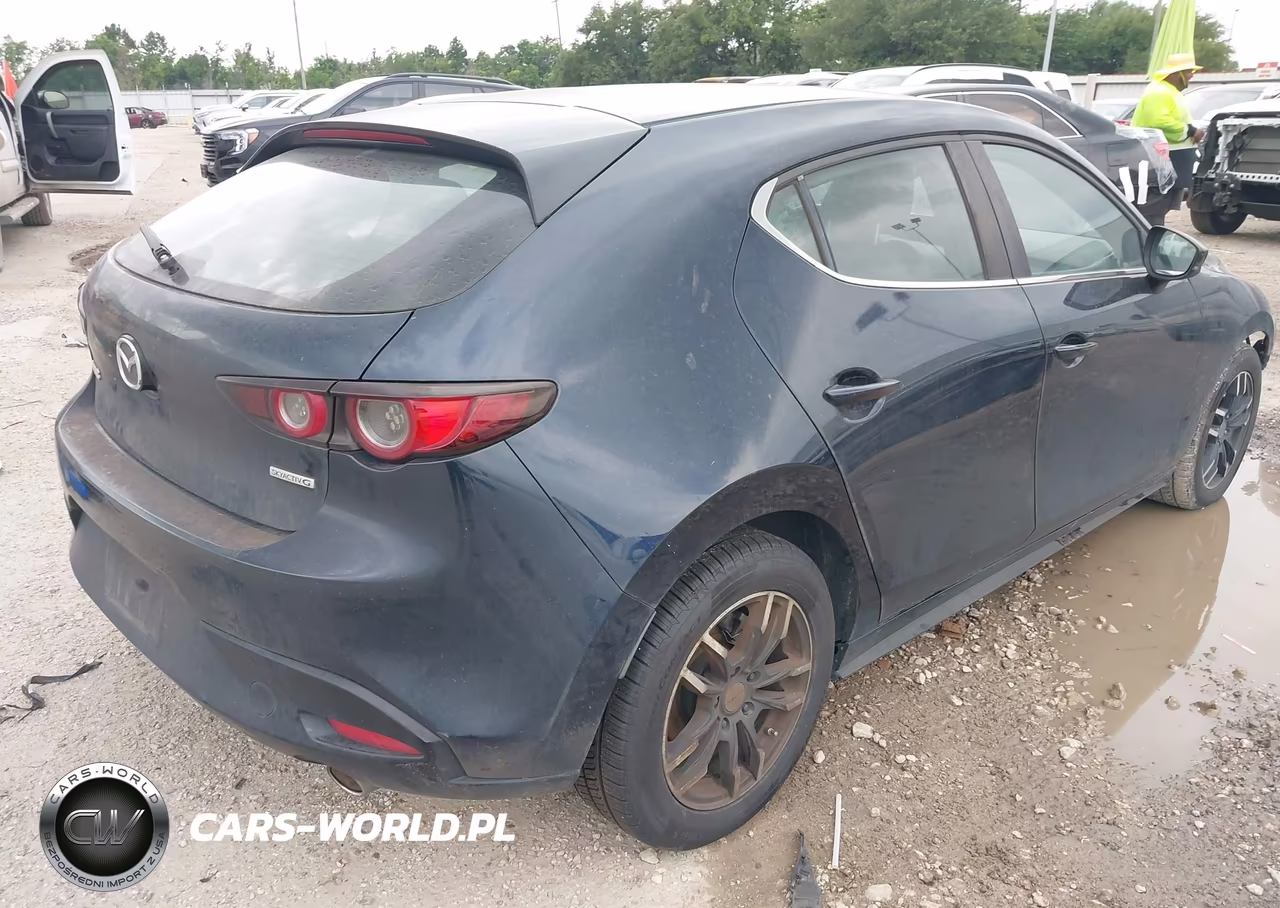 2020 Mazda Mazda3 VIN:JM1BPALM0L1175808 - 4