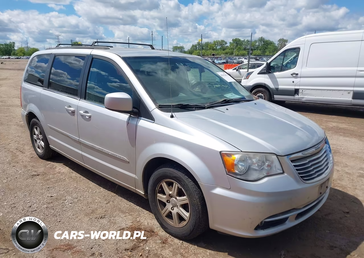 2012 Chrysler Town & Country Touring – zdjęcie 1 z 12