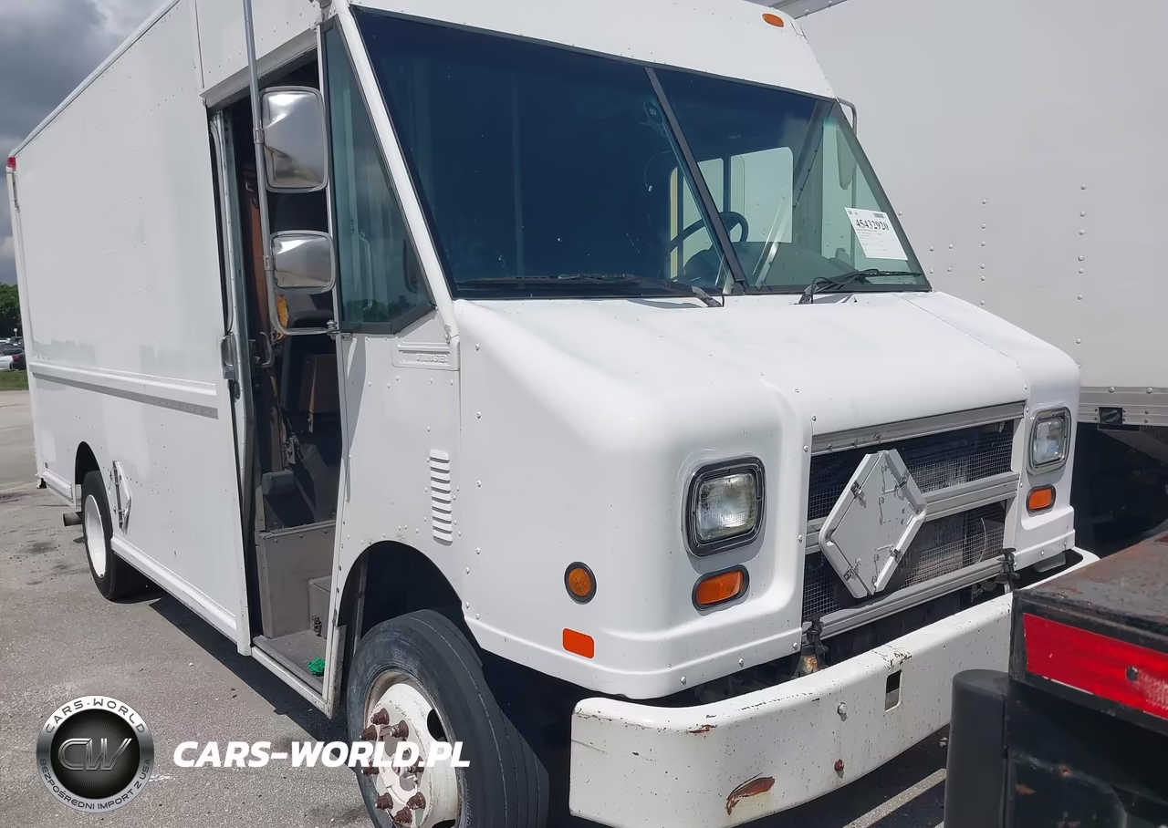2000 Freightliner Chassis M Line Walk-In Van VIN:4UZA4FA48YCG41533 - 12