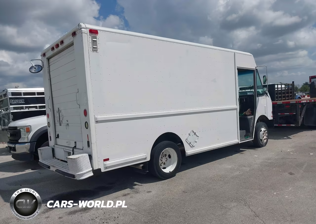 2000 Freightliner Chassis M Line Walk-In Van VIN:4UZA4FA48YCG41533 - 4