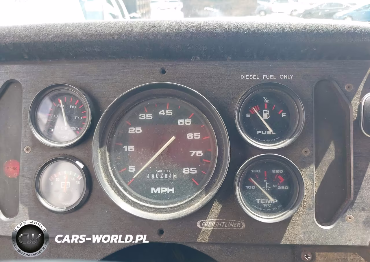2000 Freightliner Chassis M Line Walk-In Van VIN:4UZA4FA48YCG41533 - 5
