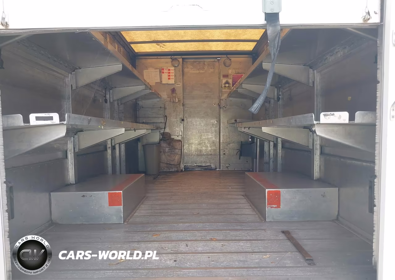 2000 Freightliner Chassis M Line Walk-In Van VIN:4UZA4FA48YCG41533 - 6