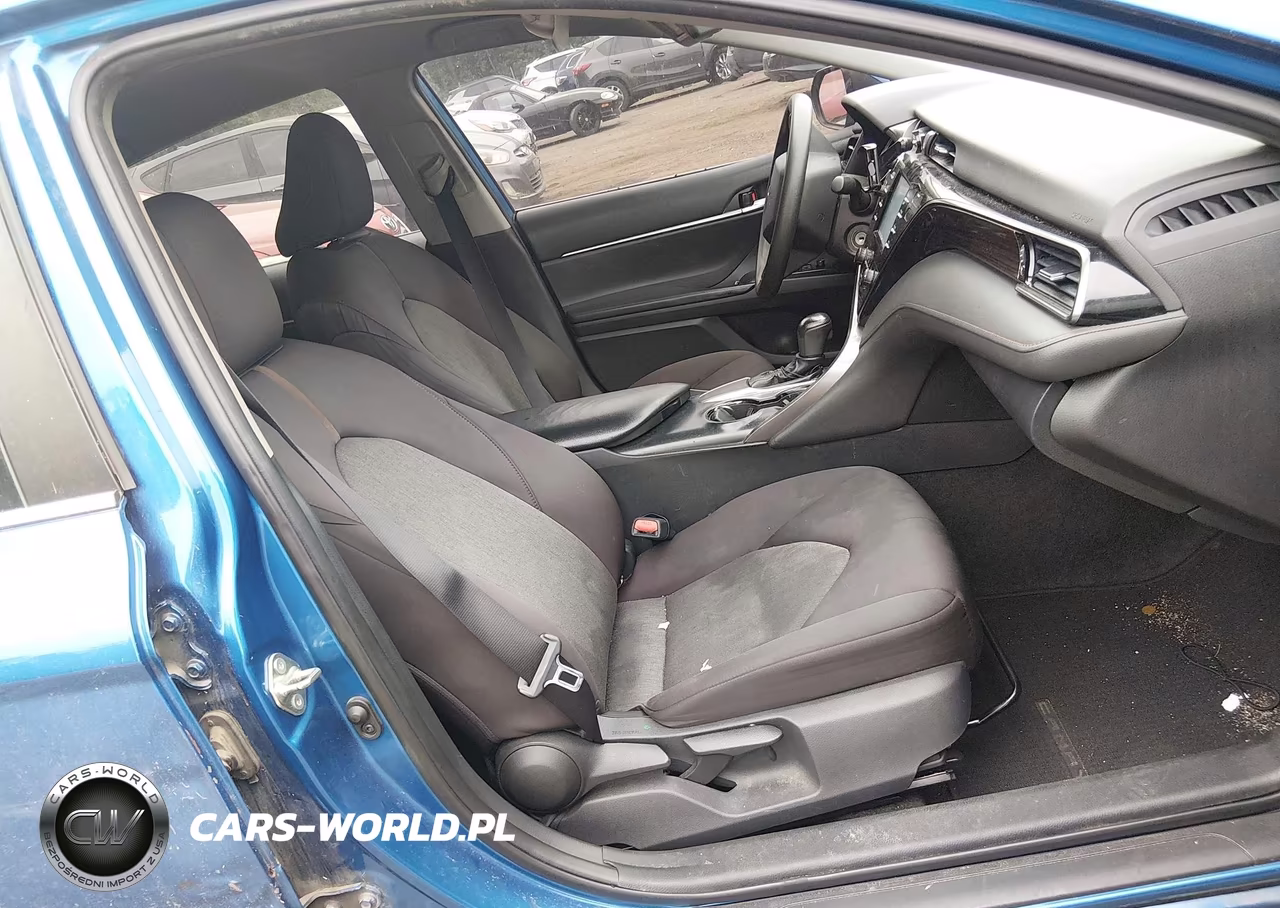 2019 Toyota Camry Le VIN:4T1B11HK2KU255113 - 5