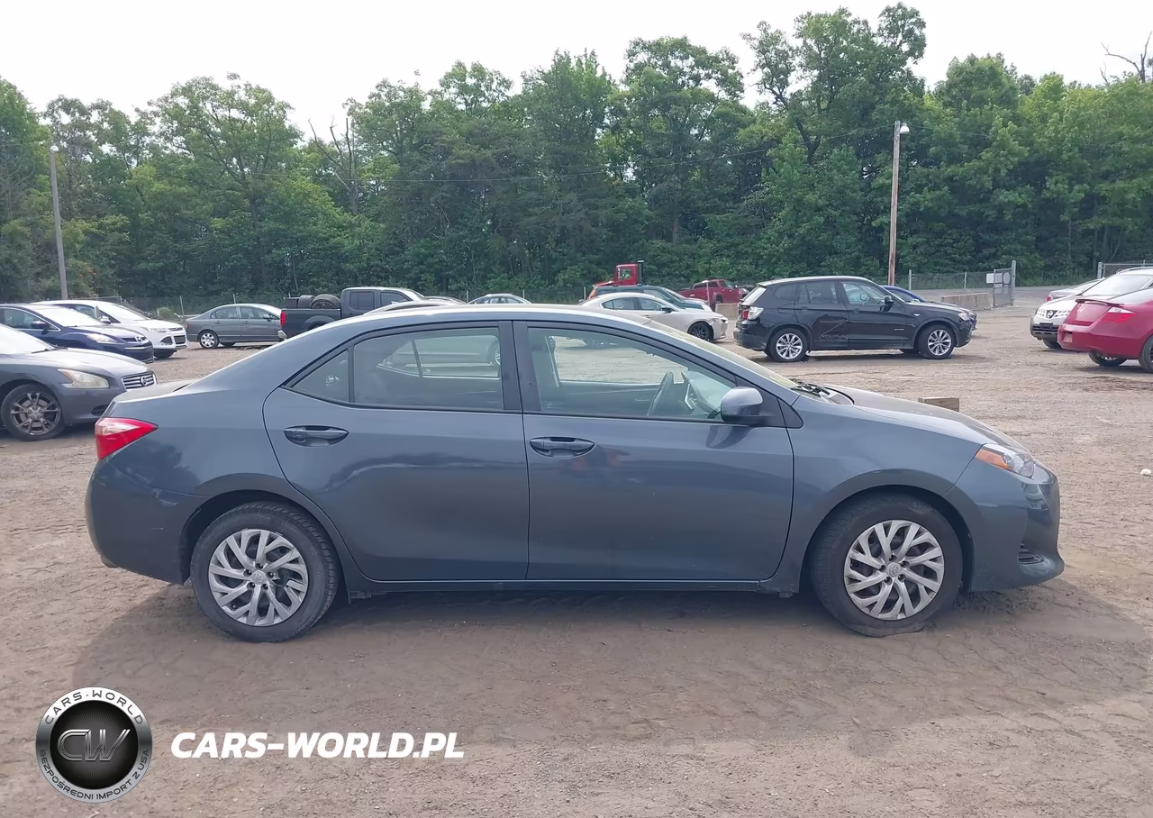 2018 Toyota Corolla Le VIN:2T1BURHE1JC974255 - 13