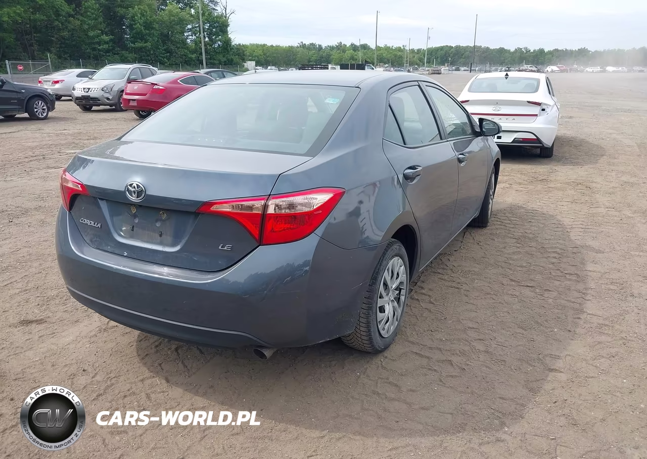 2018 Toyota Corolla Le VIN:2T1BURHE1JC974255 - 4