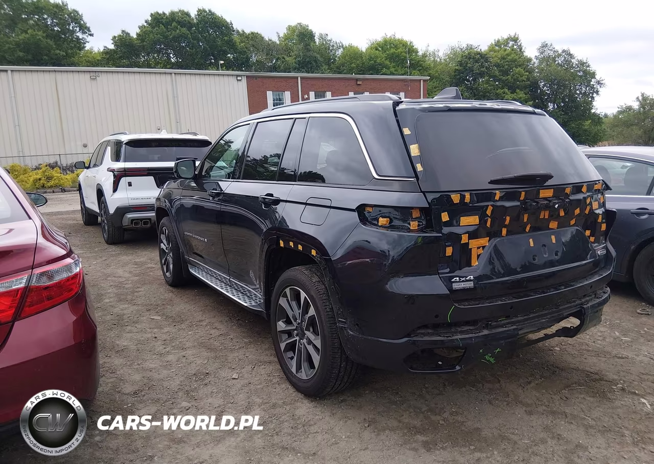 2024 Jeep Grand Cherokee Overland 4X4 VIN:1C4RJHDG4R8621783 - 3