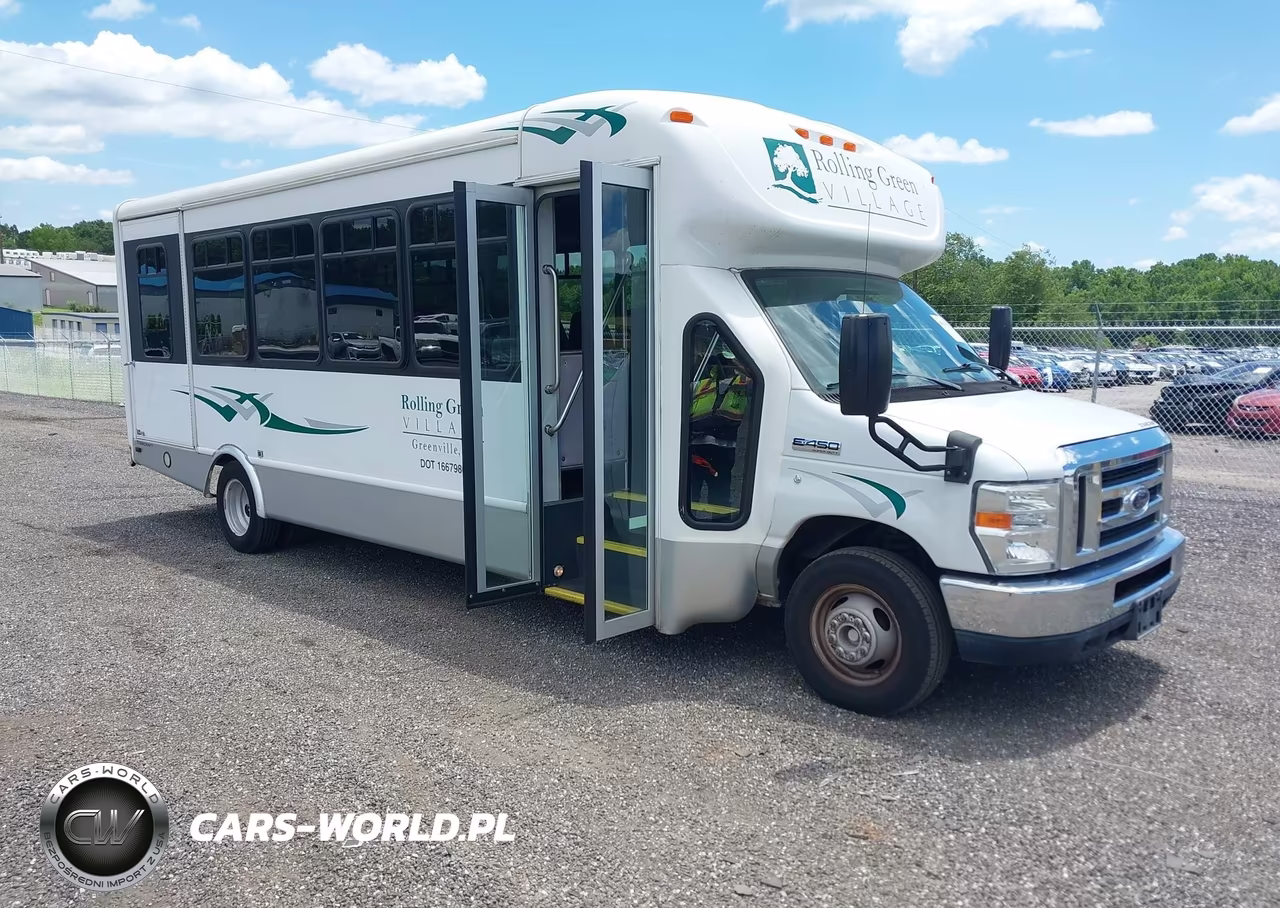2013 Ford E-450 Cutaway