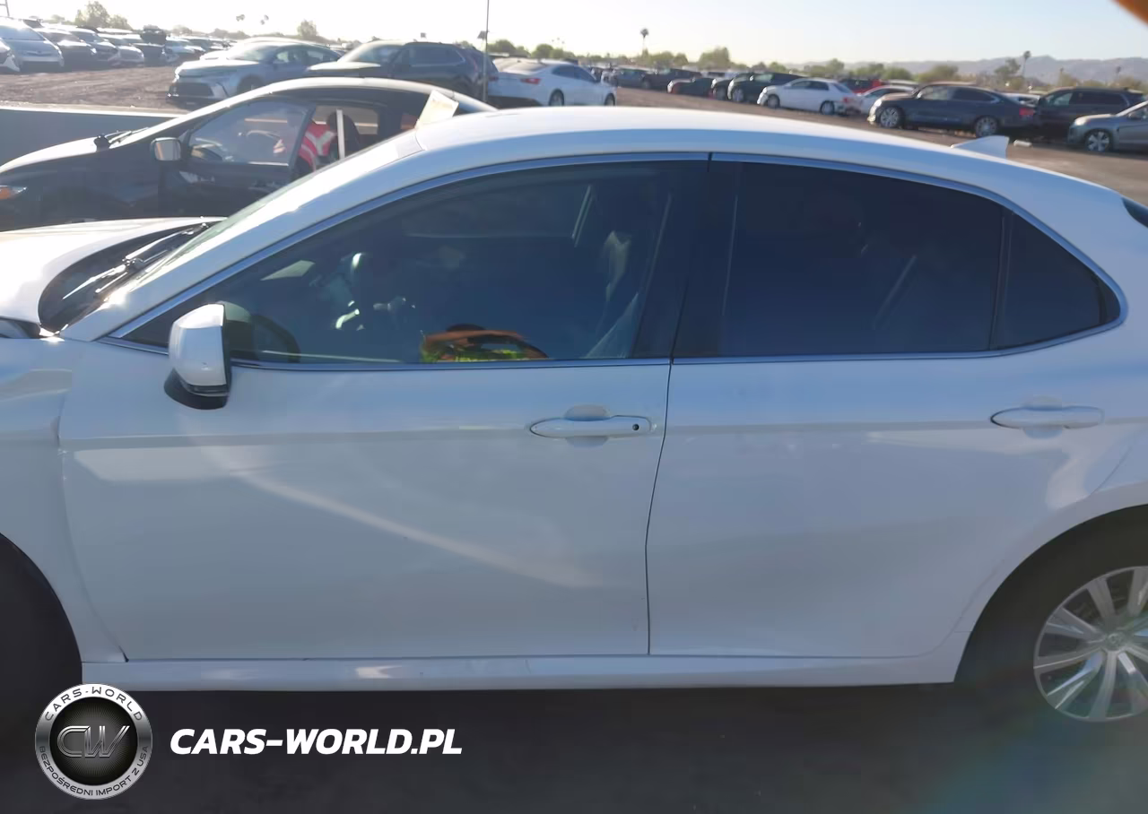 2020 Toyota Camry Le Hybrid VIN:4T1C31AK2LU530747 - 15