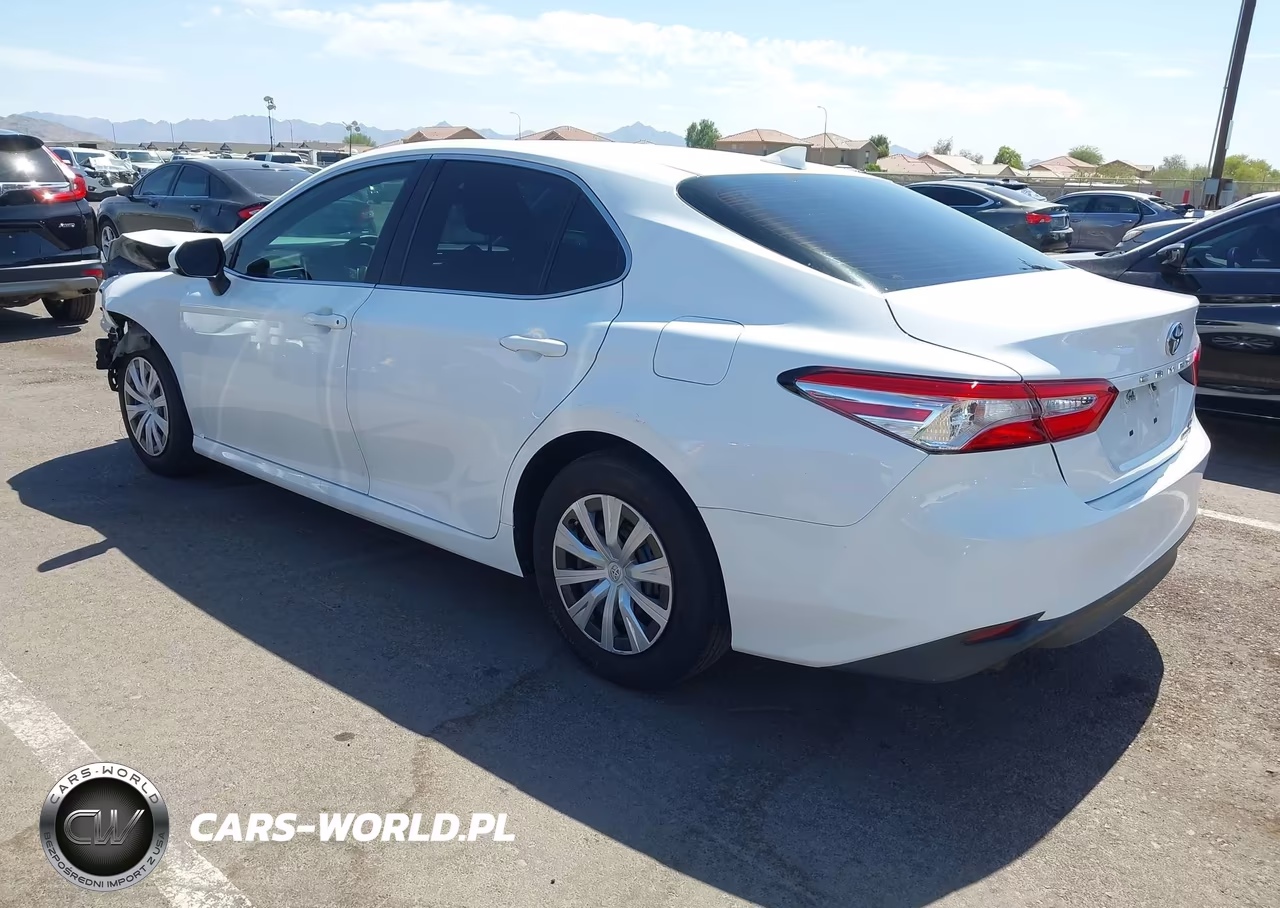 2020 Toyota Camry Le Hybrid VIN:4T1C31AK2LU530747 - 3