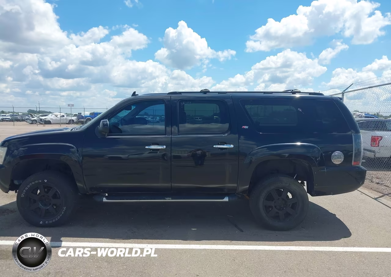 2011 Chevrolet Suburban Lt VIN:1GNSKJE33BR285794 - 14