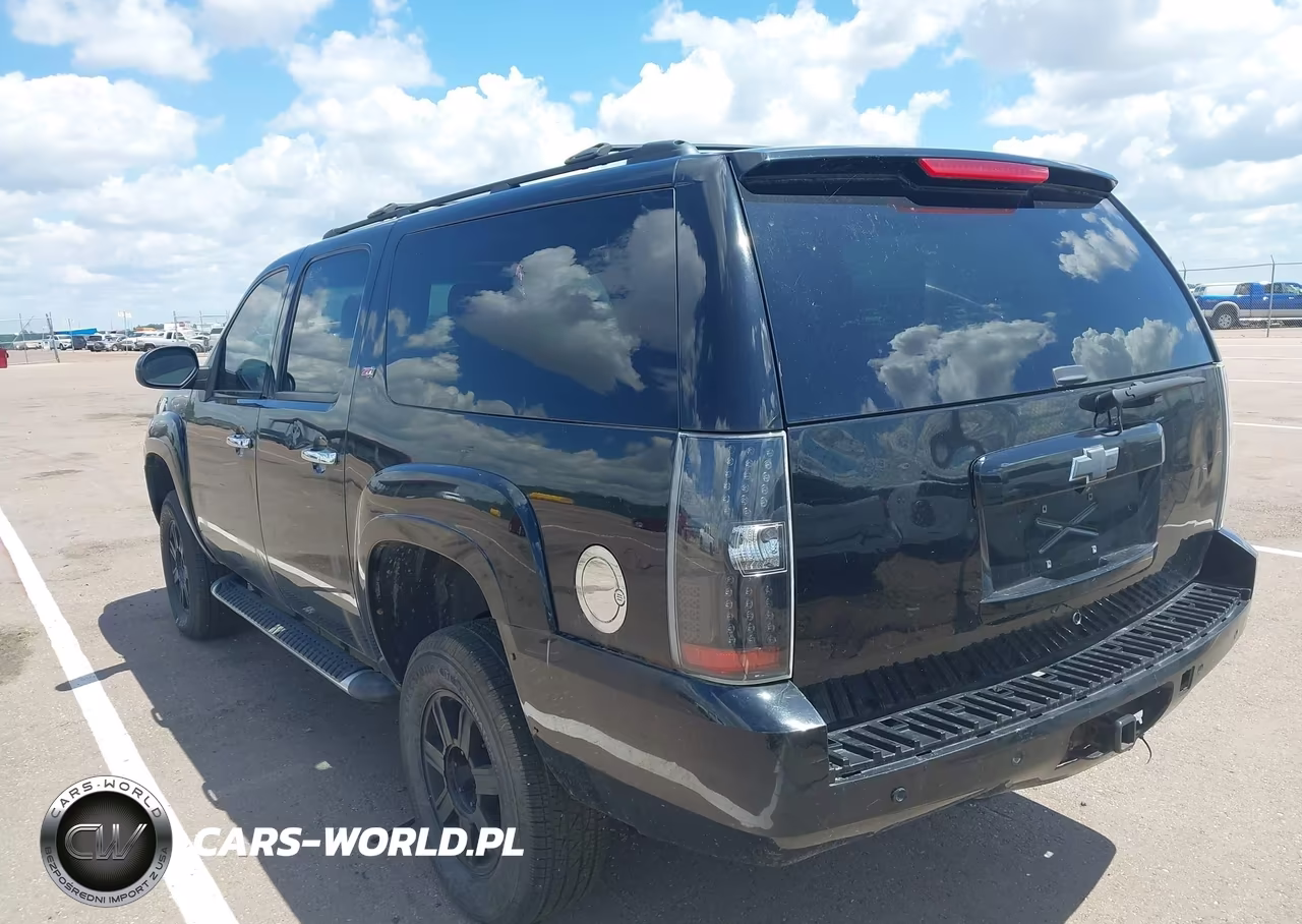2011 Chevrolet Suburban Lt VIN:1GNSKJE33BR285794 - 3