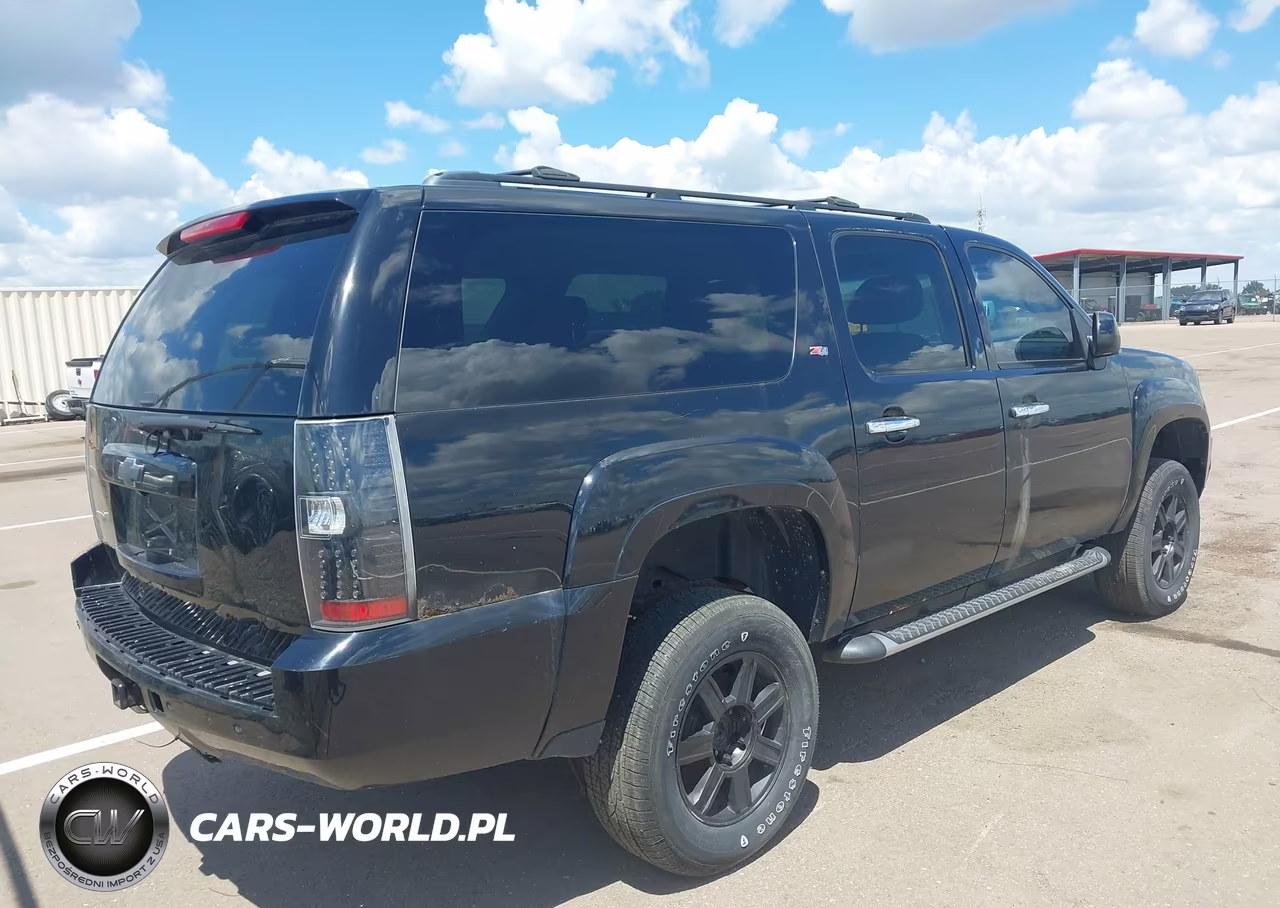 2011 Chevrolet Suburban Lt VIN:1GNSKJE33BR285794 - 4