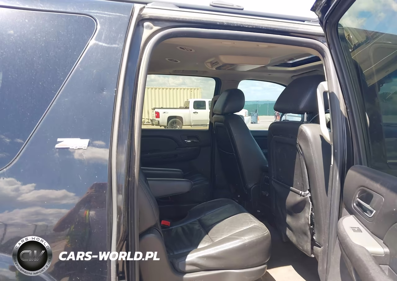 2011 Chevrolet Suburban Lt VIN:1GNSKJE33BR285794 - 8