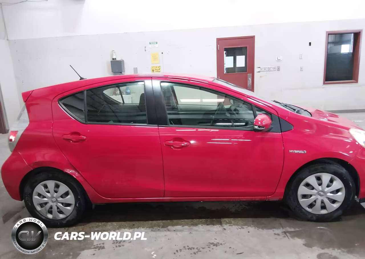 2014 Toyota Prius C Two VIN:JTDKDTB30E1571544 - 13
