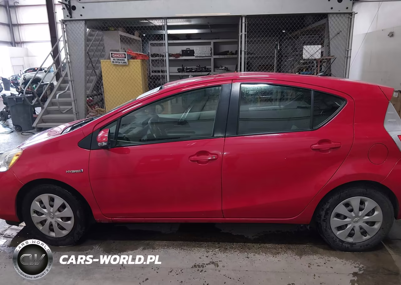 2014 Toyota Prius C Two VIN:JTDKDTB30E1571544 - 14