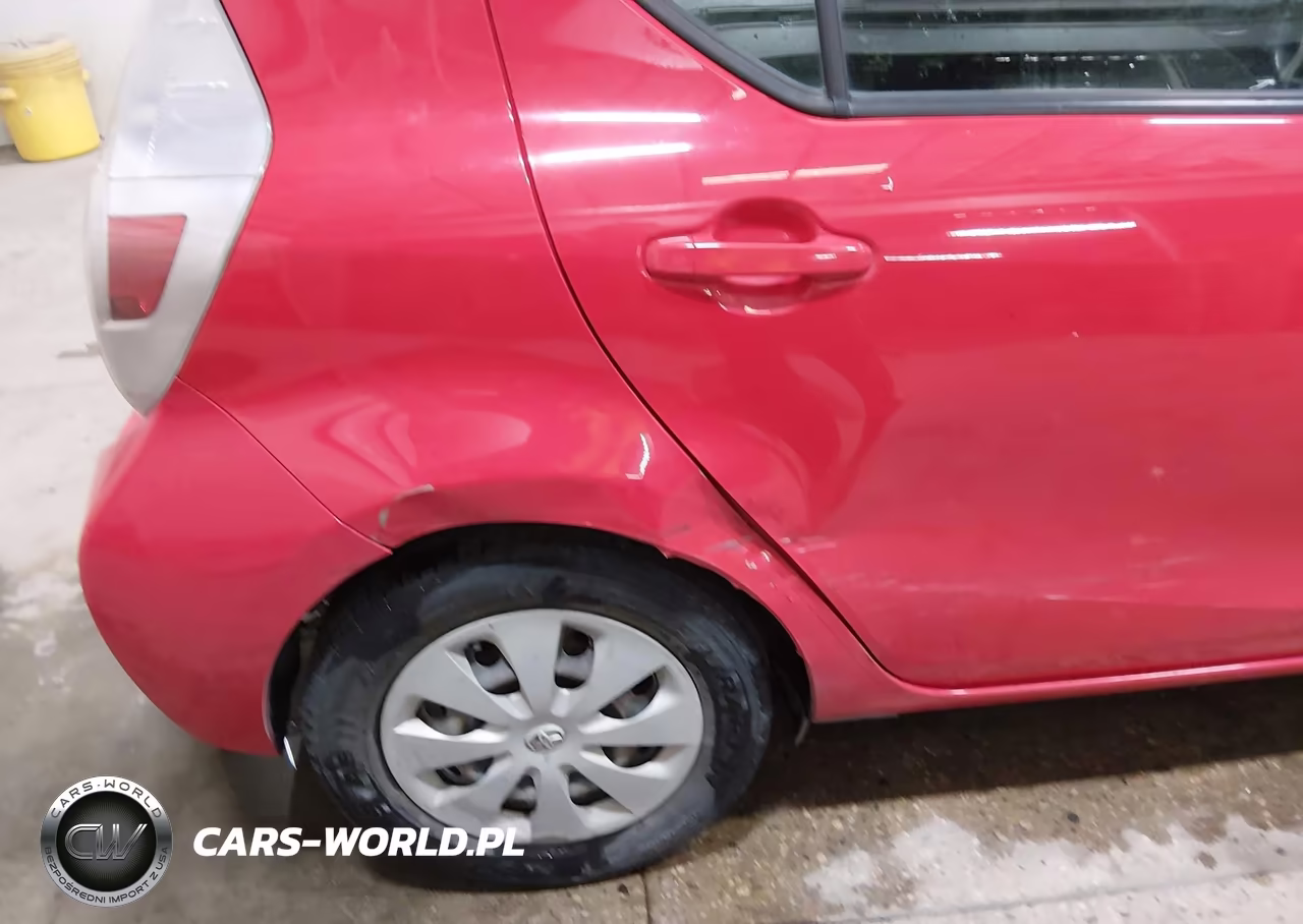2014 Toyota Prius C Two VIN:JTDKDTB30E1571544 - 17