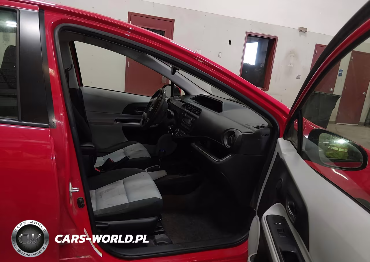2014 Toyota Prius C Two VIN:JTDKDTB30E1571544 - 5