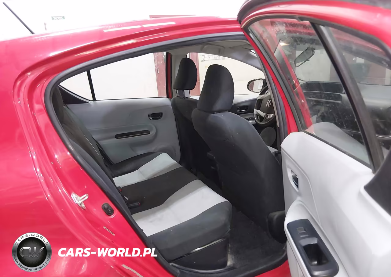 2014 Toyota Prius C Two VIN:JTDKDTB30E1571544 - 8