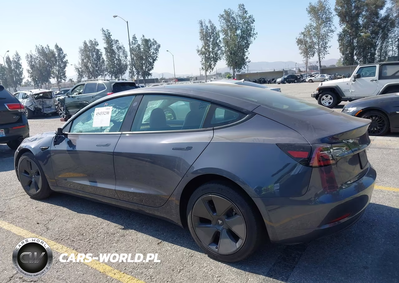 2023 Tesla Model 3 Rear-Wheel Drive VIN:5YJ3E1EAXPF570735 - 3
