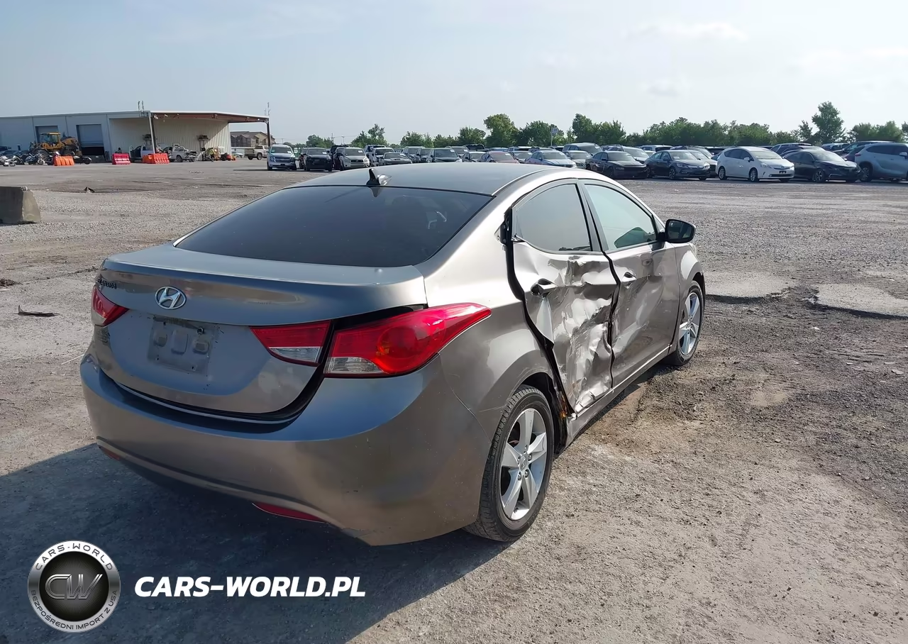 2011 Hyundai Elantra Gls VIN:5NPDH4AE2BH026438 - 4