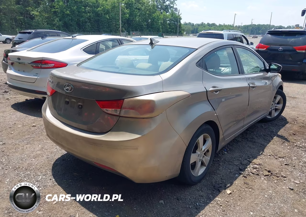 2011 Hyundai Elantra Gls VIN:5NPDH4AE2BH010322 - 4