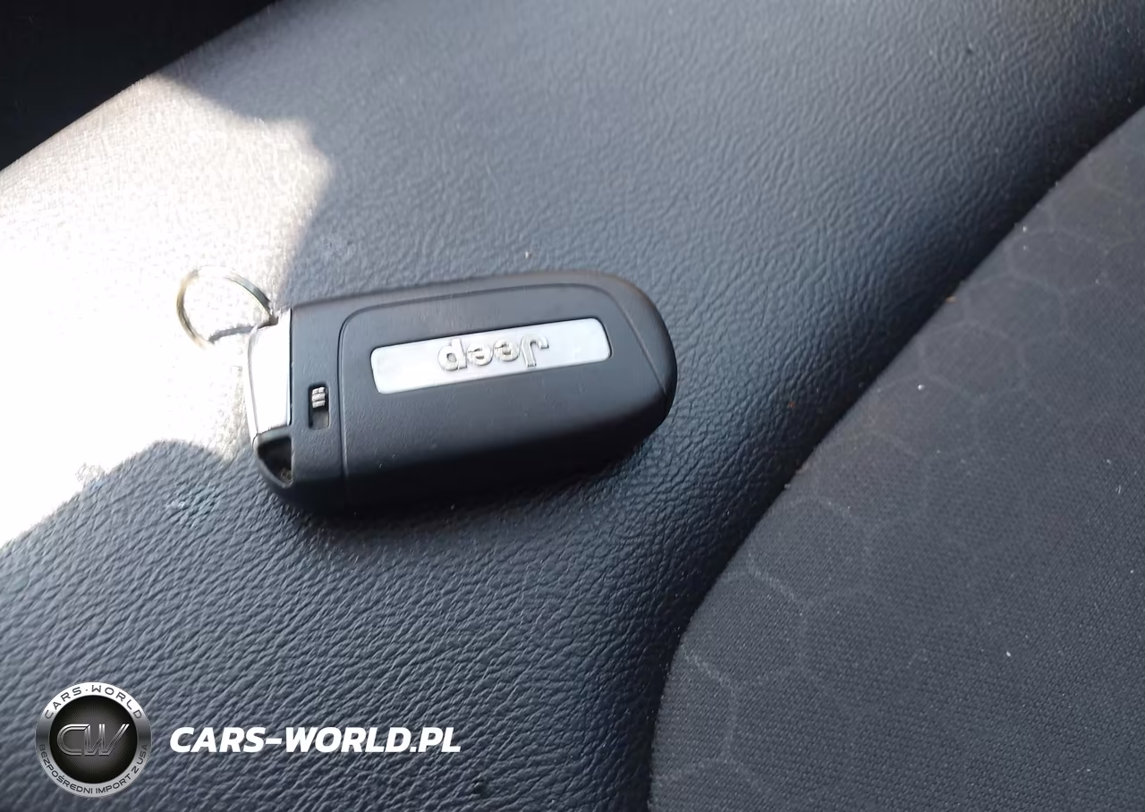 2019 Jeep Compass Latitude 4X4 VIN:3C4NJDBB9KT696257 - 11