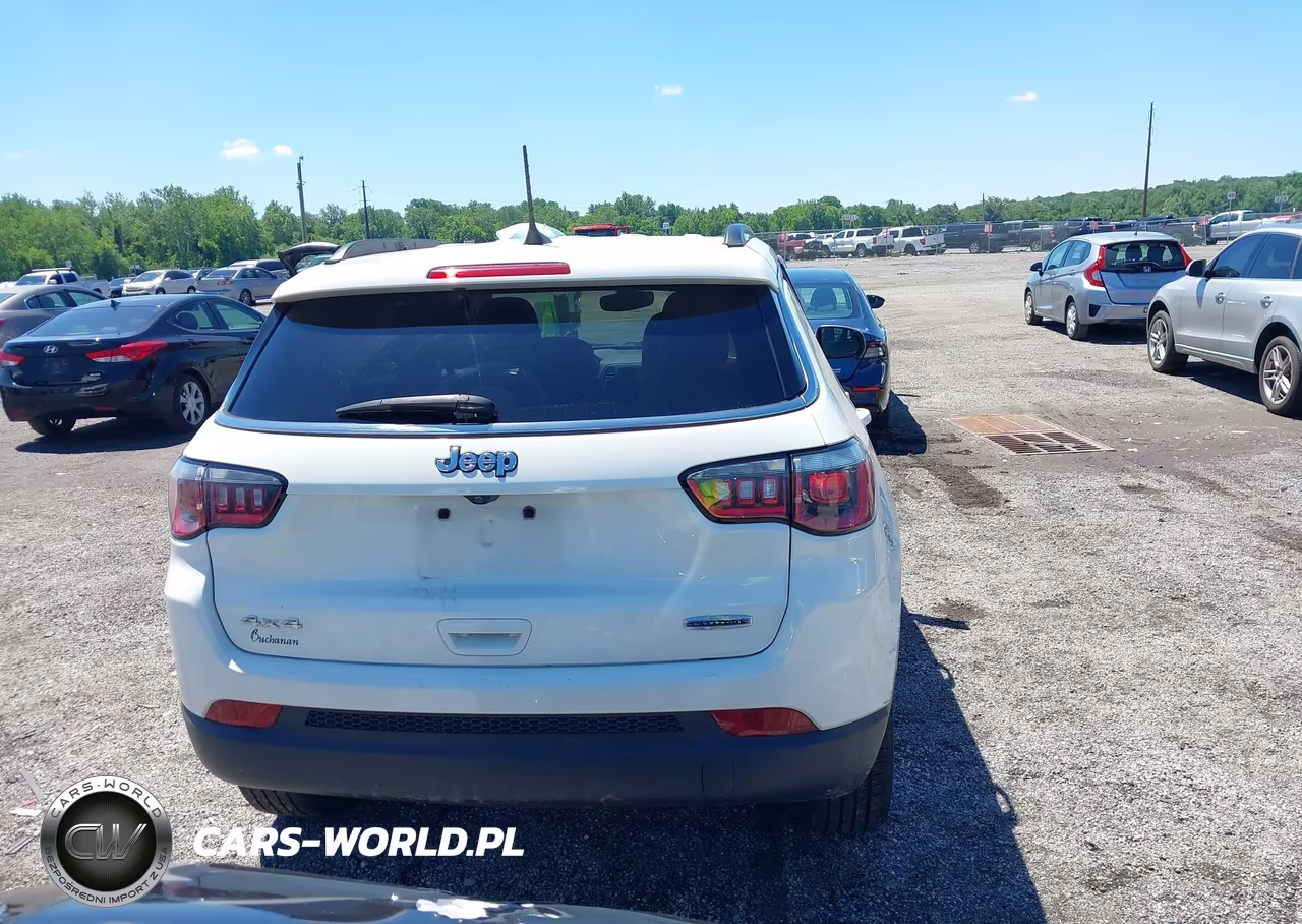 2019 Jeep Compass Latitude 4X4 VIN:3C4NJDBB9KT696257 - 16