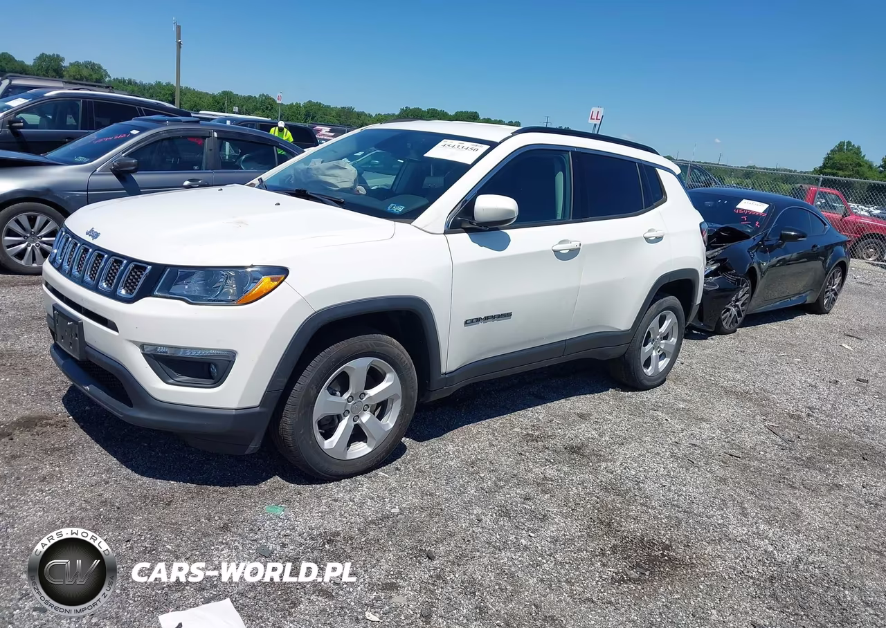 2019 Jeep Compass Latitude 4X4 VIN:3C4NJDBB9KT696257 - 2