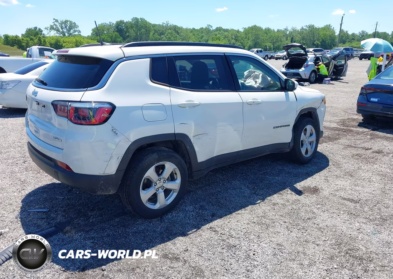 2019 Jeep Compass Latitude 4X4 VIN:3C4NJDBB9KT696257 - 4