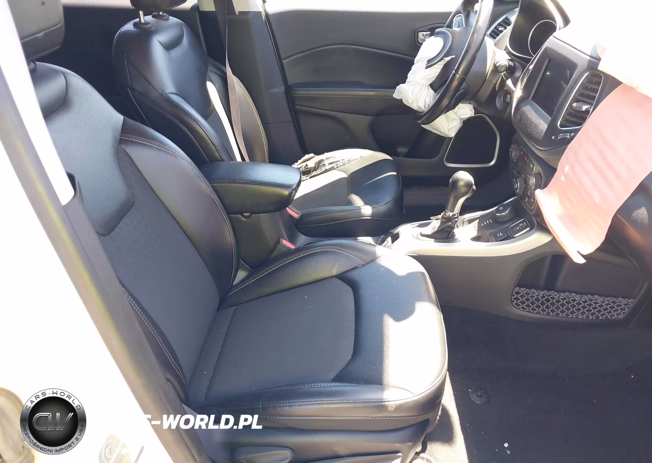 2019 Jeep Compass Latitude 4X4 VIN:3C4NJDBB9KT696257 - 5