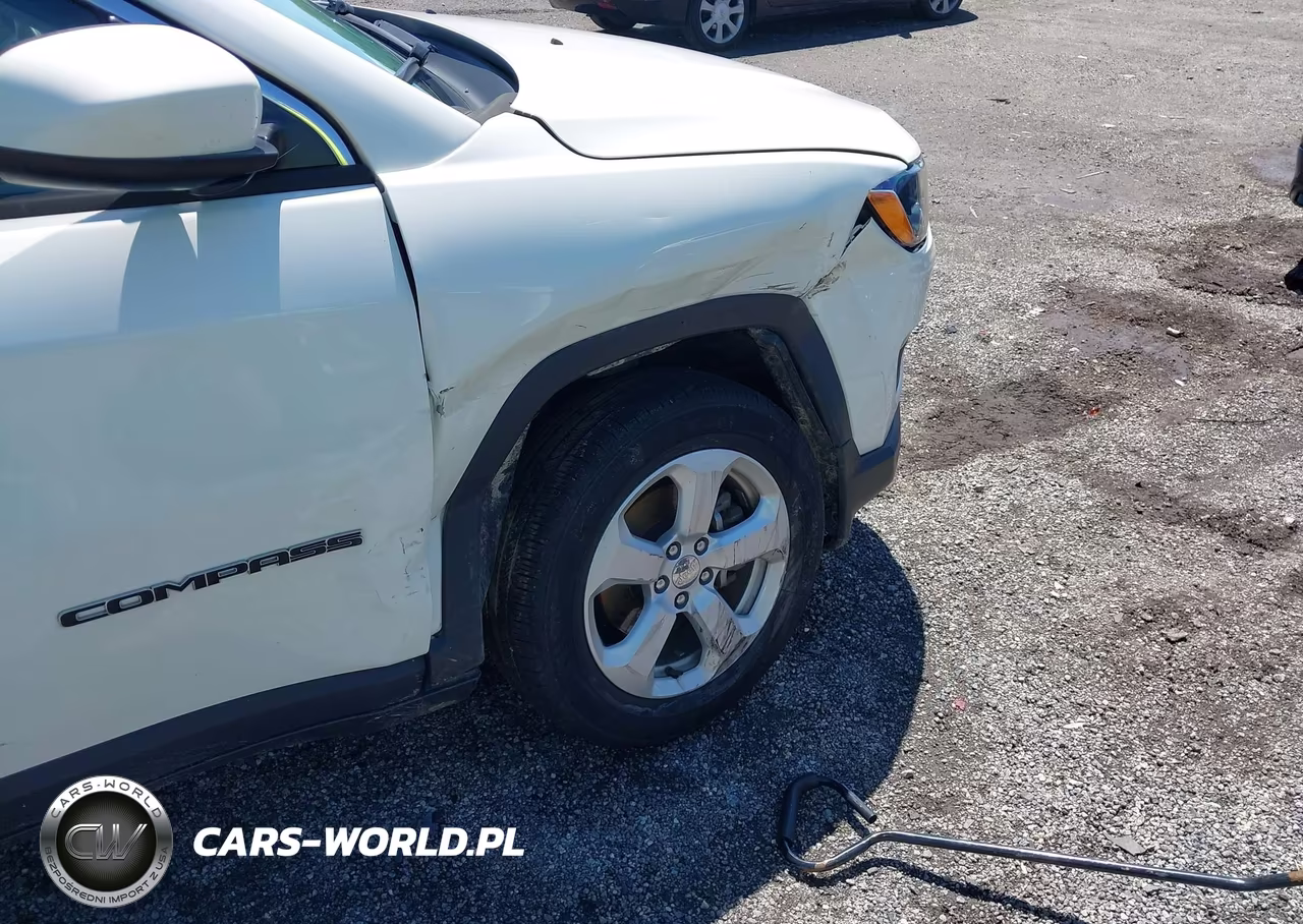 2019 Jeep Compass Latitude 4X4 VIN:3C4NJDBB9KT696257 - 6