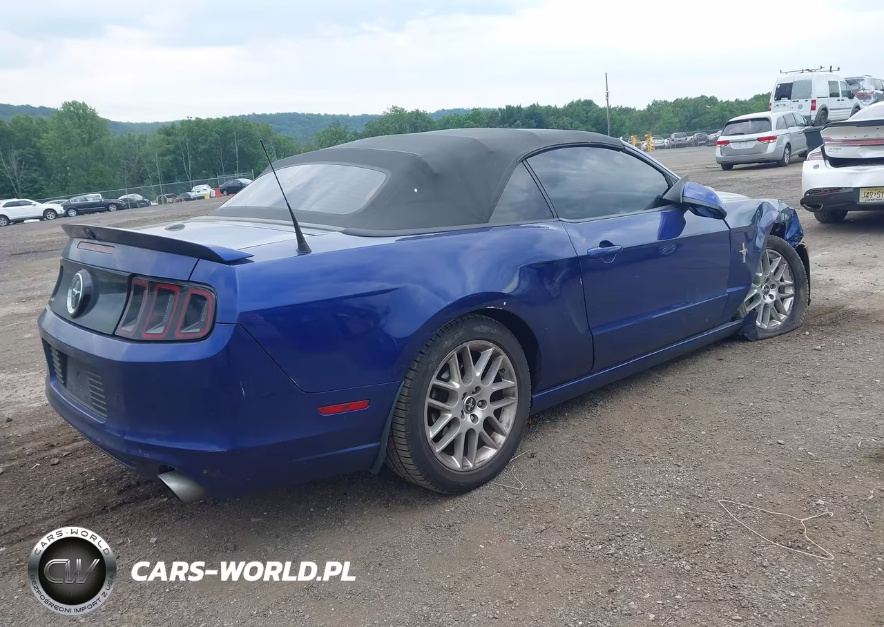 2014 Ford Mustang V6 VIN:1ZVBP8EM1E5247999 - 4