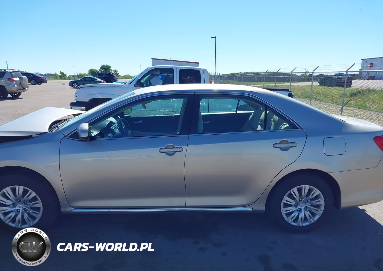 2014 Toyota Camry Le VIN:4T1BF1FKXEU414050 - 15