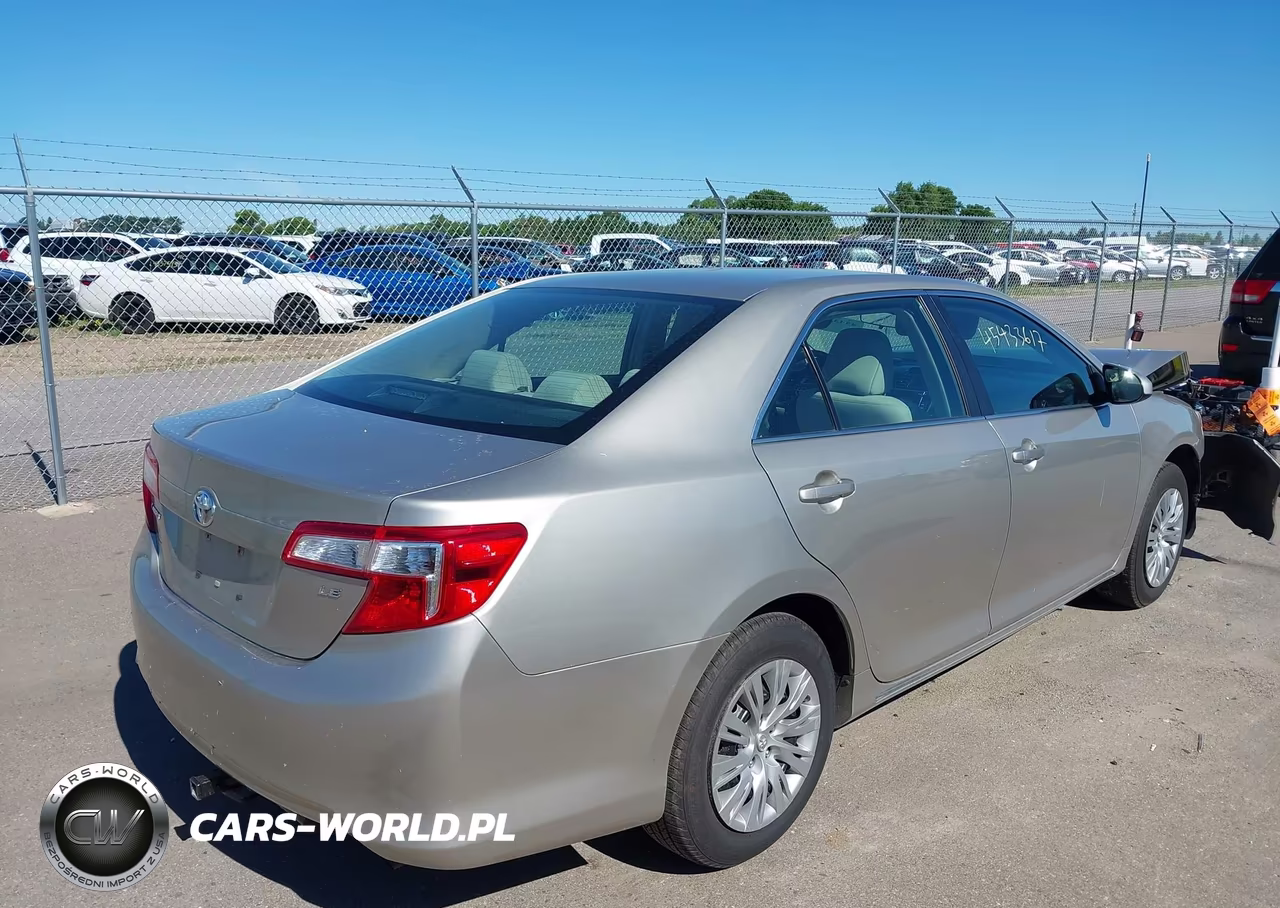 2014 Toyota Camry Le VIN:4T1BF1FKXEU414050 - 4