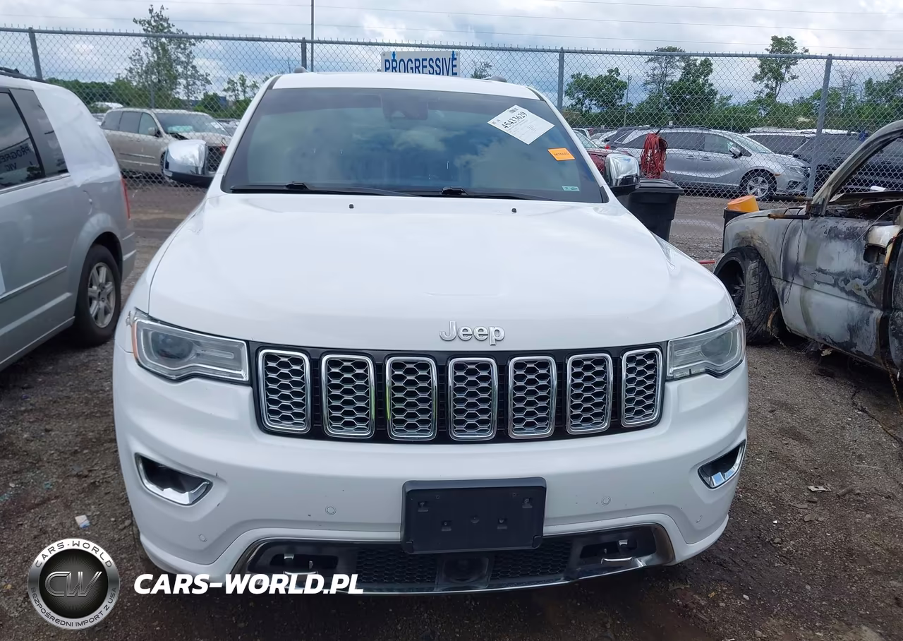 2018 Jeep Grand Cherokee Overland 4X4 VIN:1C4RJFCG7JC136822 - 12