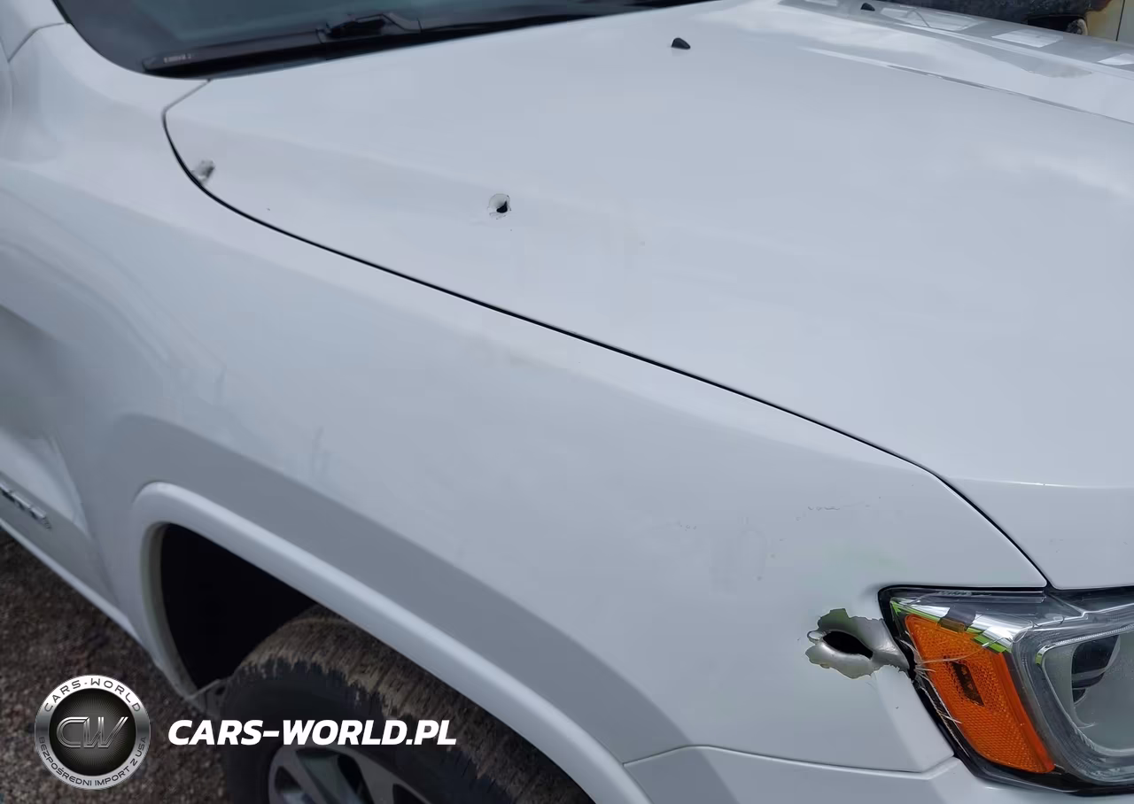 2018 Jeep Grand Cherokee Overland 4X4 VIN:1C4RJFCG7JC136822 - 17