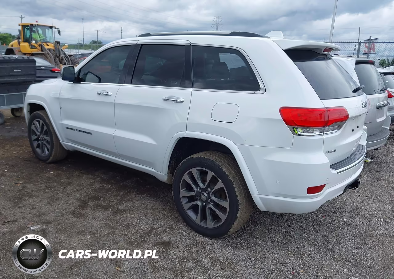 2018 Jeep Grand Cherokee Overland 4X4 VIN:1C4RJFCG7JC136822 - 3