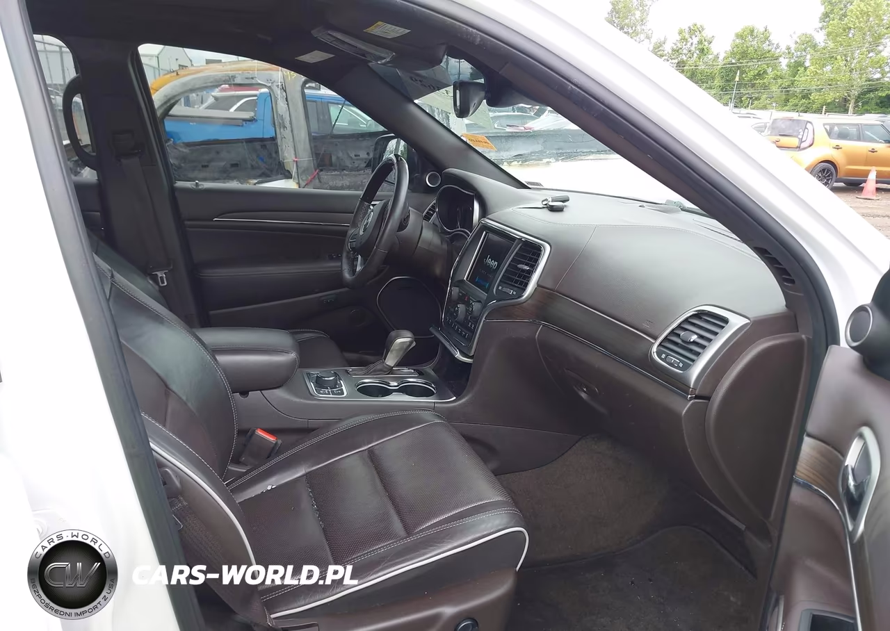2018 Jeep Grand Cherokee Overland 4X4 VIN:1C4RJFCG7JC136822 - 5