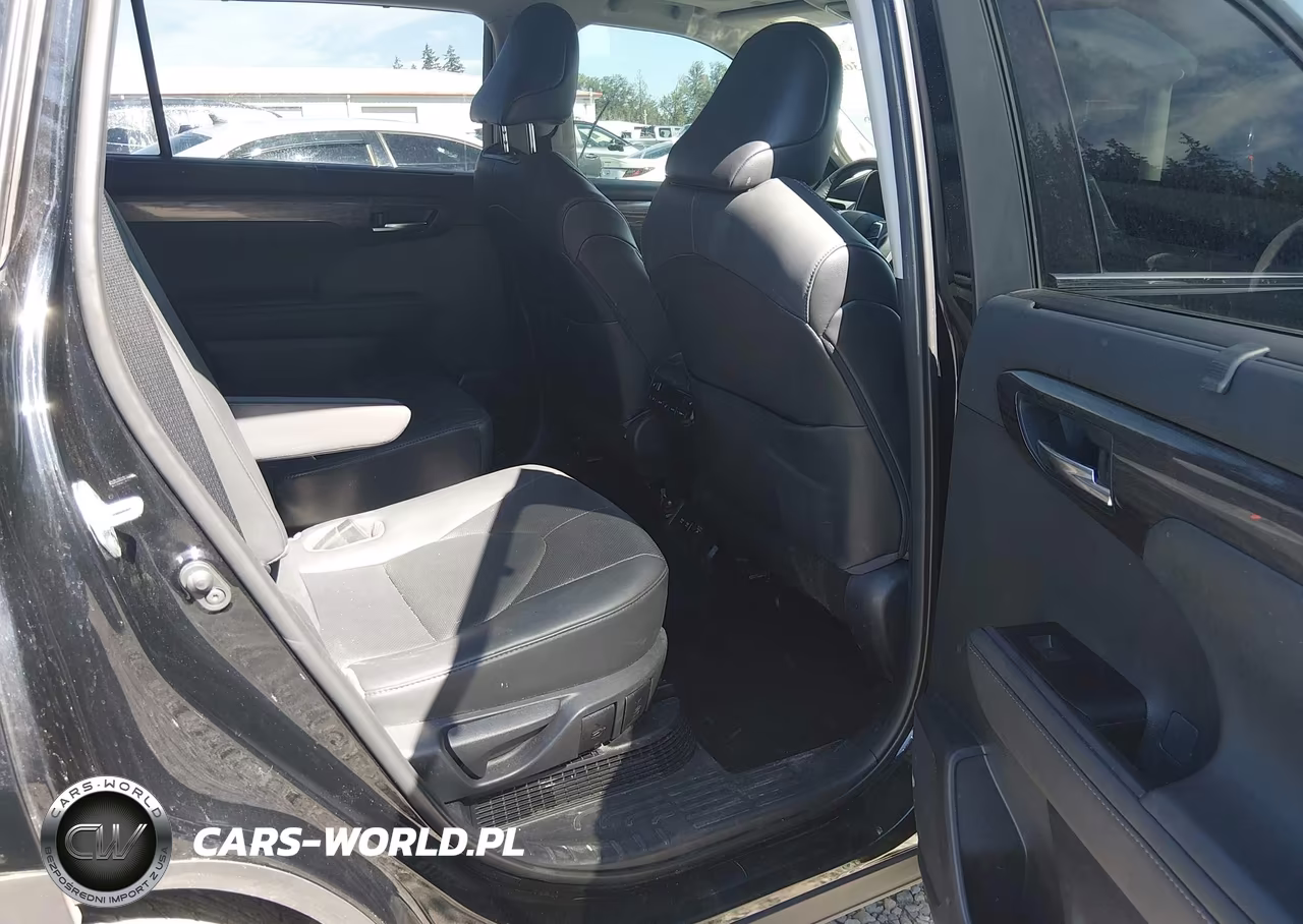 2021 Toyota Highlander Hybrid Platinum VIN:5TDEBRCH5MS028496 - 18