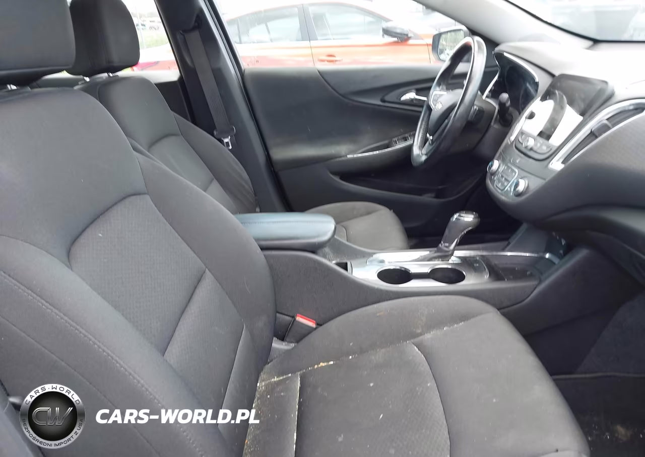 2019 Chevrolet Malibu Lt VIN:1G1ZD5STXKF121577 - 5