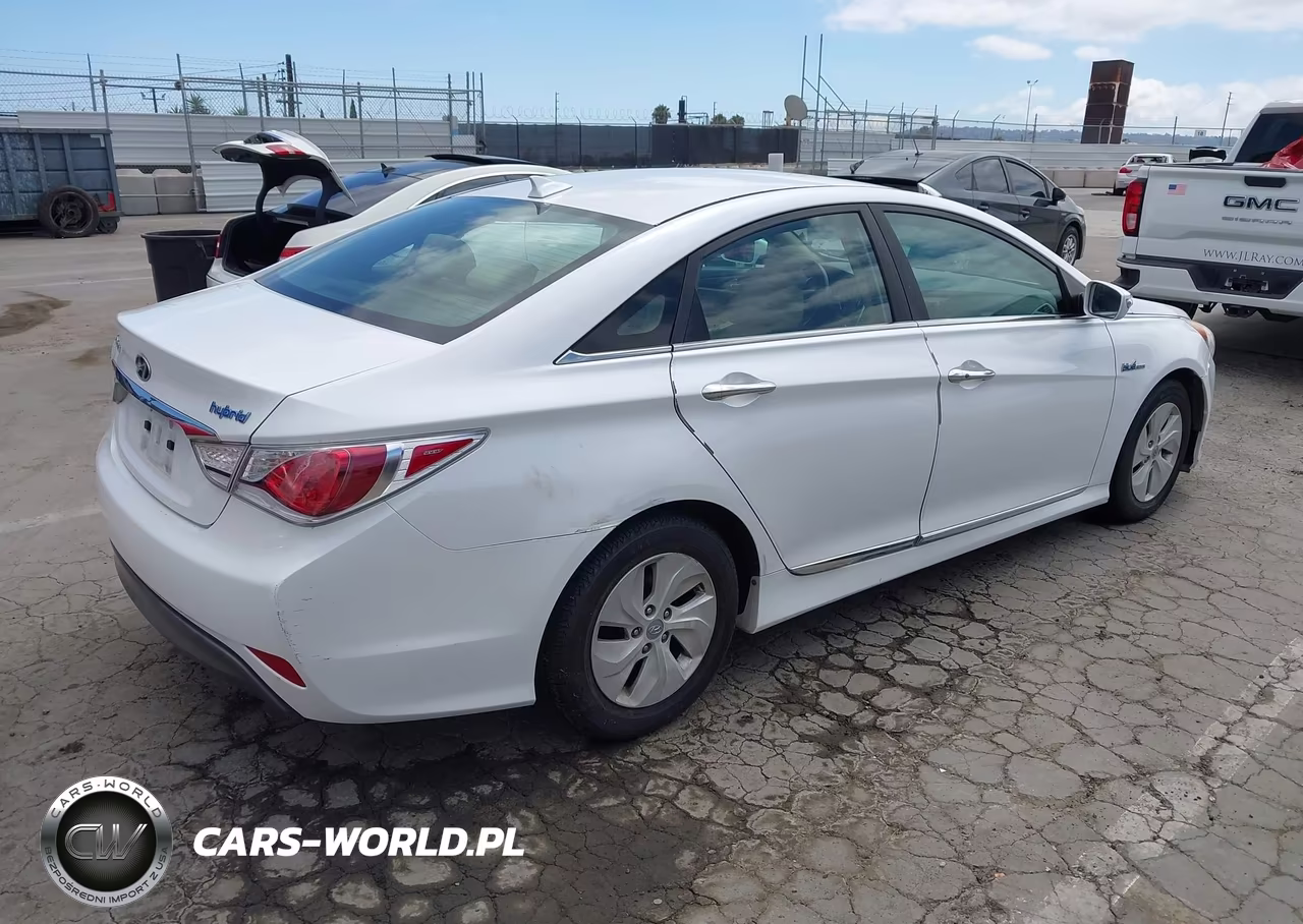 2015 Hyundai Sonata Hybrid VIN:KMHEC4A41FA138280 - 4