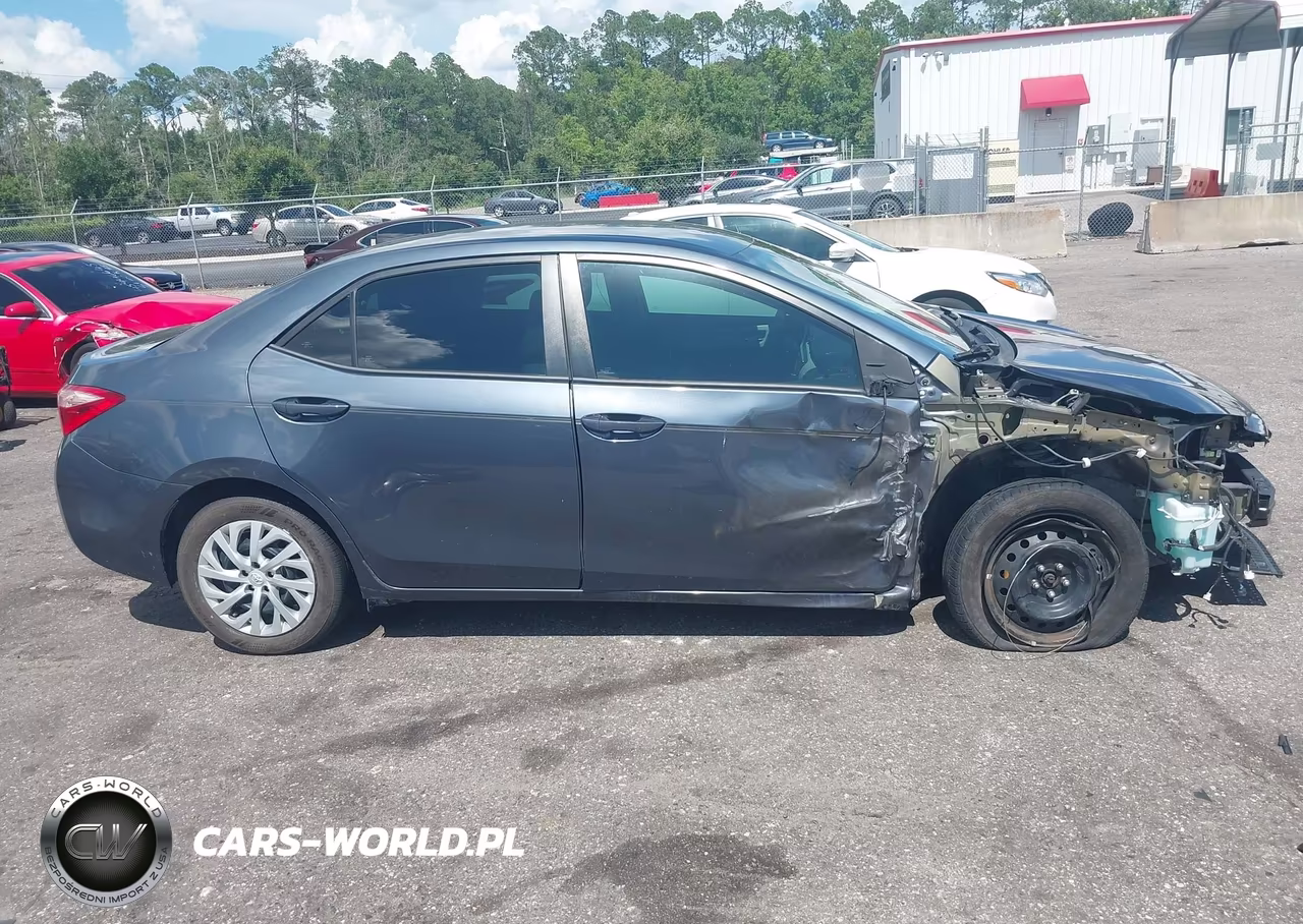 2018 Toyota Corolla Le VIN:5YFBURHE9JP850931 - 14