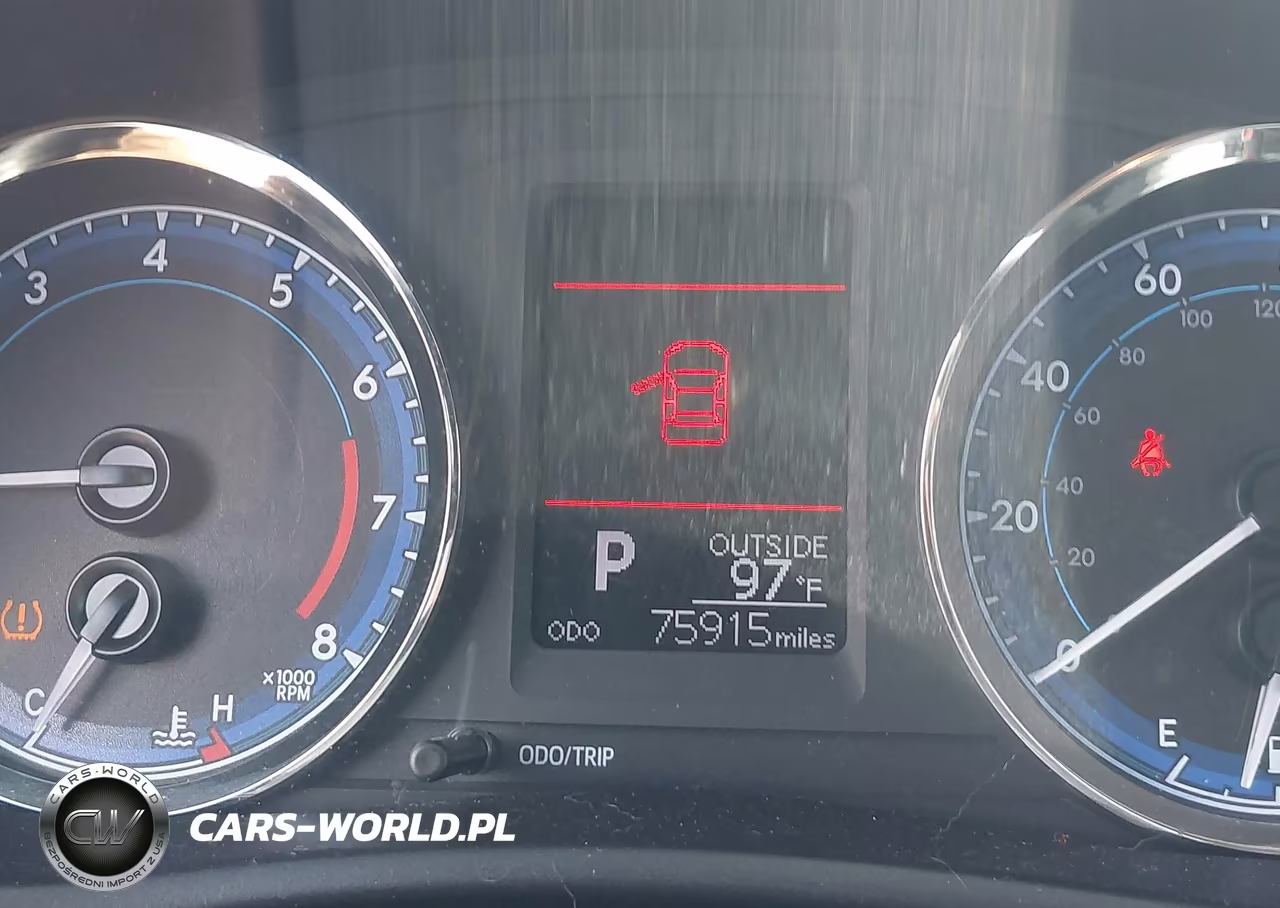 2018 Toyota Corolla Le VIN:5YFBURHE9JP850931 - 16