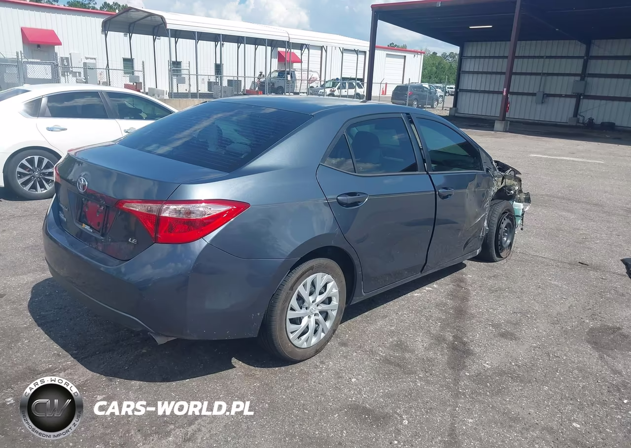 2018 Toyota Corolla Le VIN:5YFBURHE9JP850931 - 4